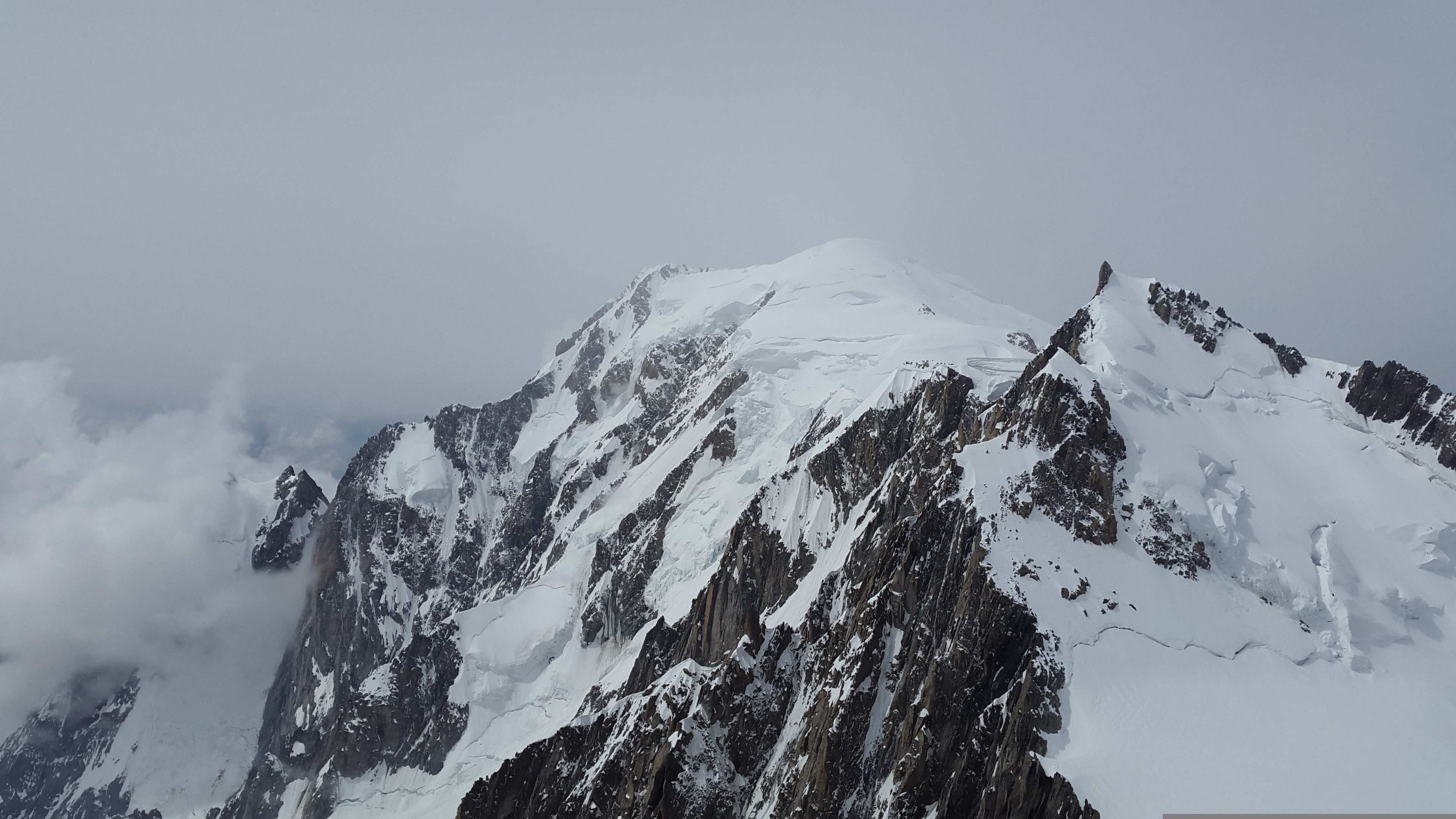 Patru alpiniști și-au pierdut viața, iar alți șase sunt de negăsit, după o avalanșă pe Broad Peak. Celebrul Nirmal Purja se află printre cei dispăruți