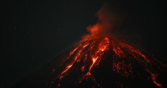 Stare de alertă după erupția vulcanului Fuego! Ce se &icirc;nt&acirc;mplă, &icirc;n aceste momente, cu oamenii din zona afectată