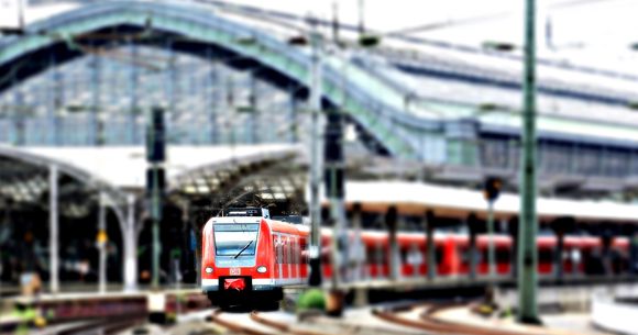 O t&acirc;nără a fost acroșată de tren &icirc;n Mangalia.