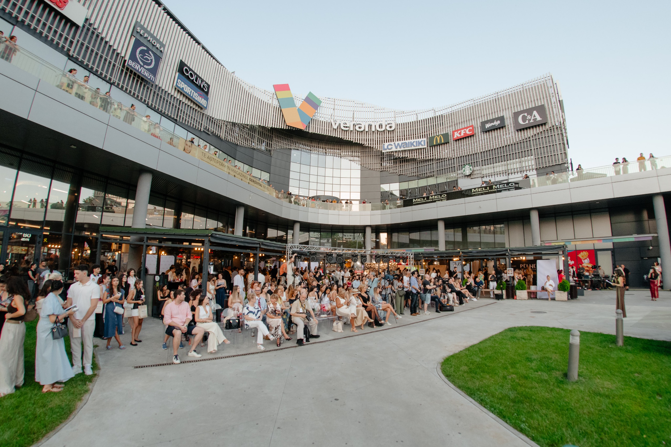 (P) Summer Fashion Gala – Glamoratti Market 2026 a reunit moda, muzica și creativitatea românească la Veranda Mall