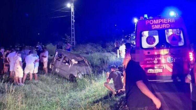 Sfârșit crunt pentru cinci persoane, în județul Dâmbovița! Un tânăr de 20 de ani s-a răsturnat cu mașina, după ce a lovit trei pietoni