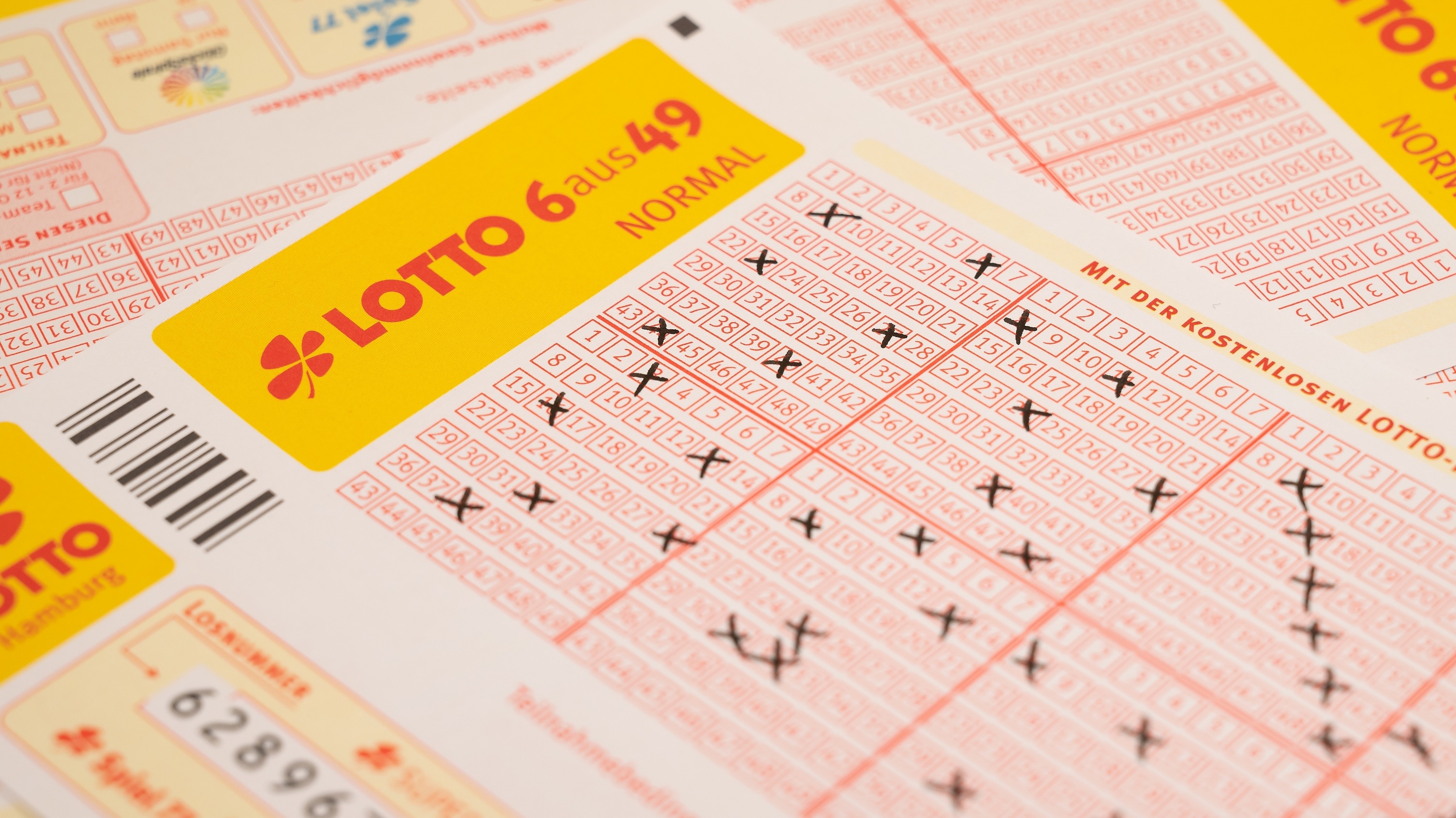 Premiu record la Loto 6/49. Un român a câștigat peste 10 milioane de euro cu un bilet de doar 8,50 lei