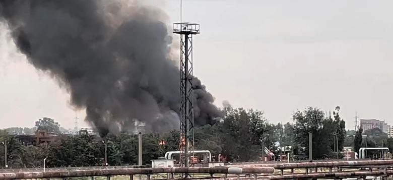 Deflagrație de amploare în apropierea rafinăriei din Ploiești