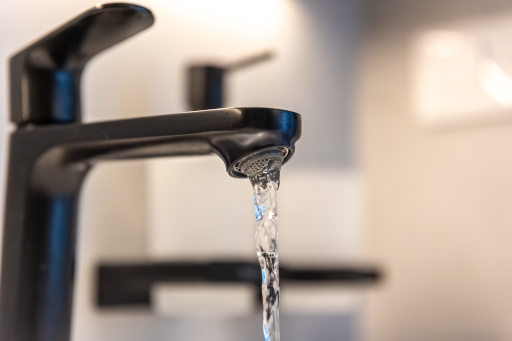 Focar de hepatită A într-un bloc de locuințe din Alba Iulia. Șapte dintre cei diagnosticați sunt copii