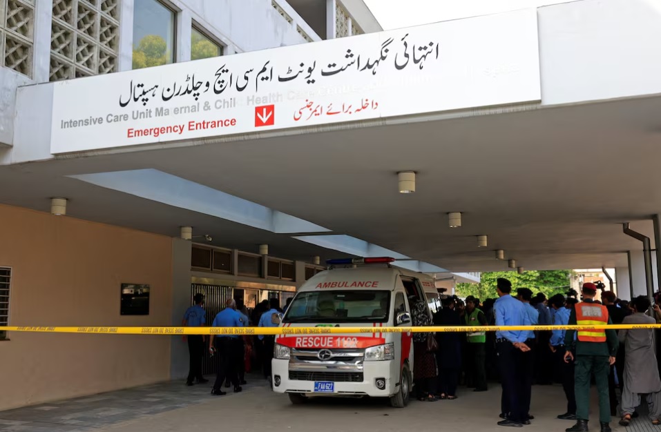 15 bebeluși și-au pierdut viața după ce un spital din Pakistan a fost cuprins de foc. De la ce a pornit deflagrația