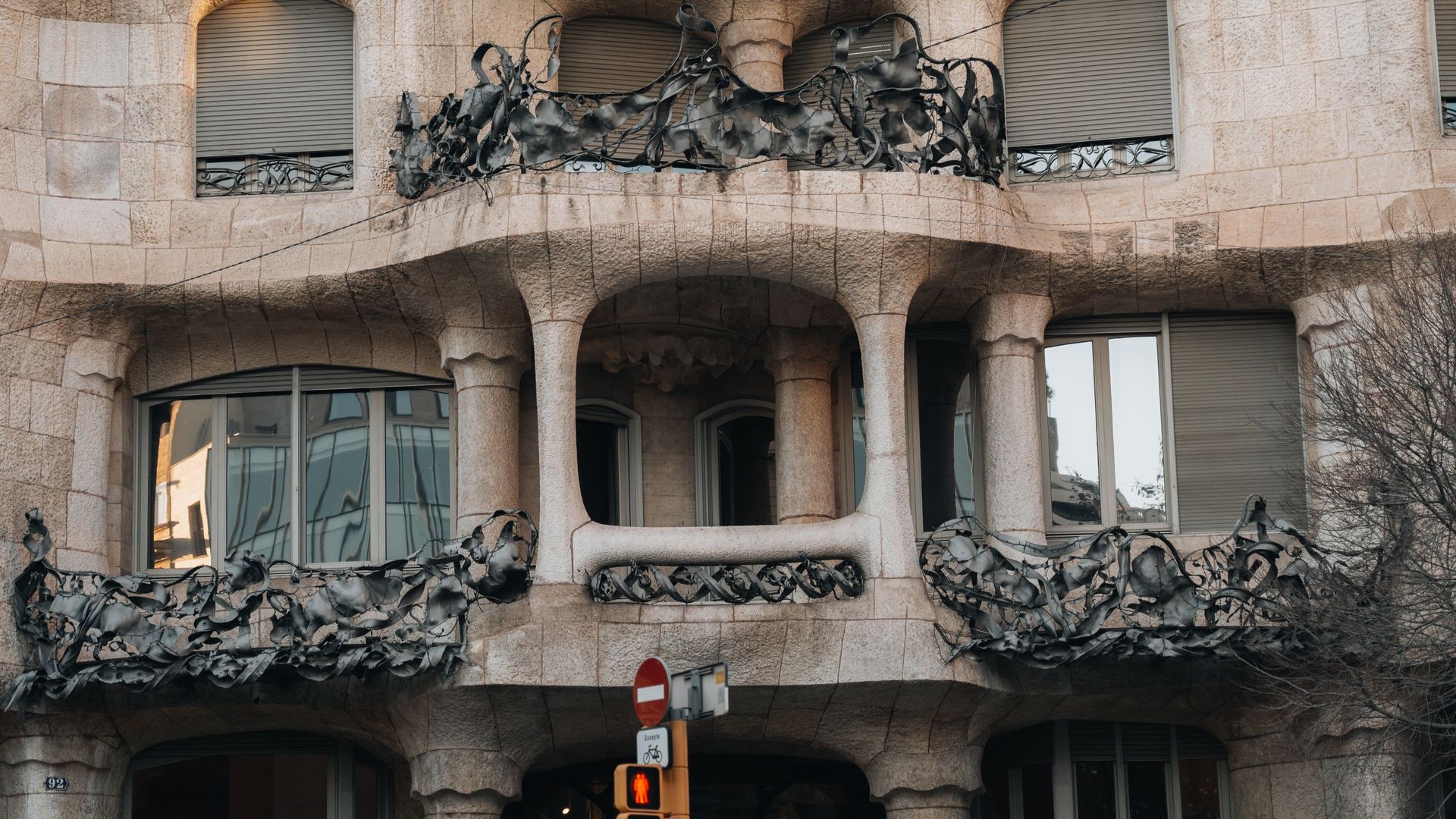 (P) Cum a schimbat modernismul catalan imaginea Barcelonei