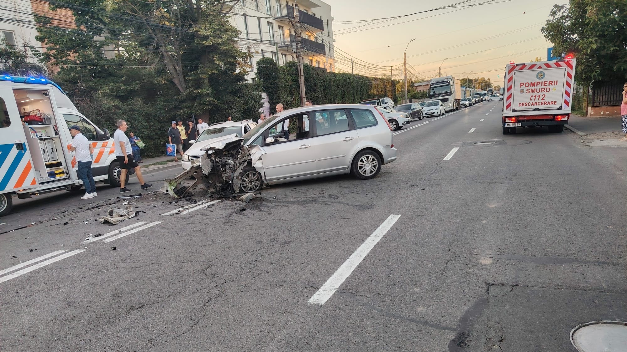 Incident rutier între două mașini, în Galați! În ce stare se află victimele 