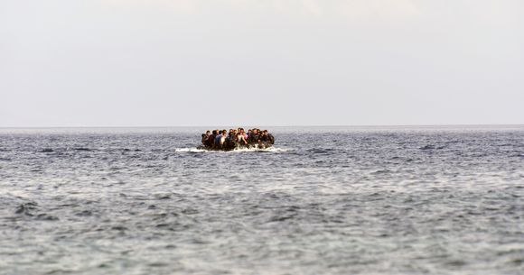 barca cu migranti