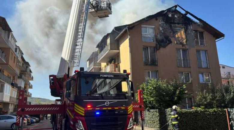 Foc la un bloc din Cluj.