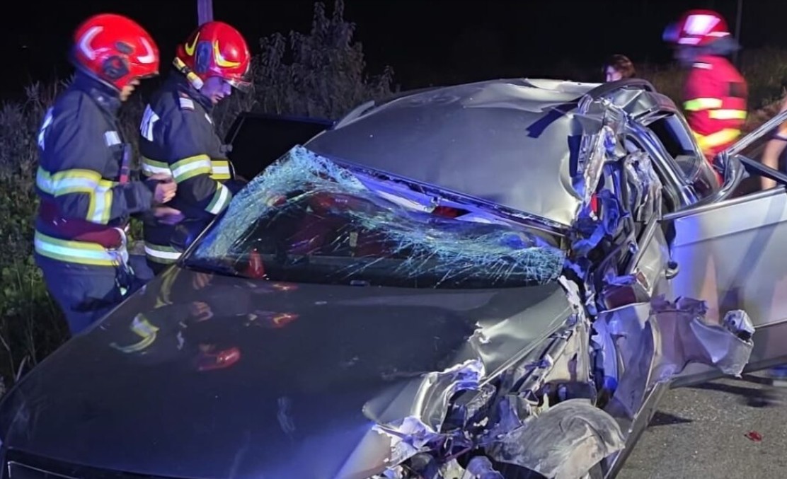 Un bărbat și-a pierdut viața în Mehedinți, în urma unui grav eveniment rutier. A rămas captiv între fiarele contorsionate ale mașinii
