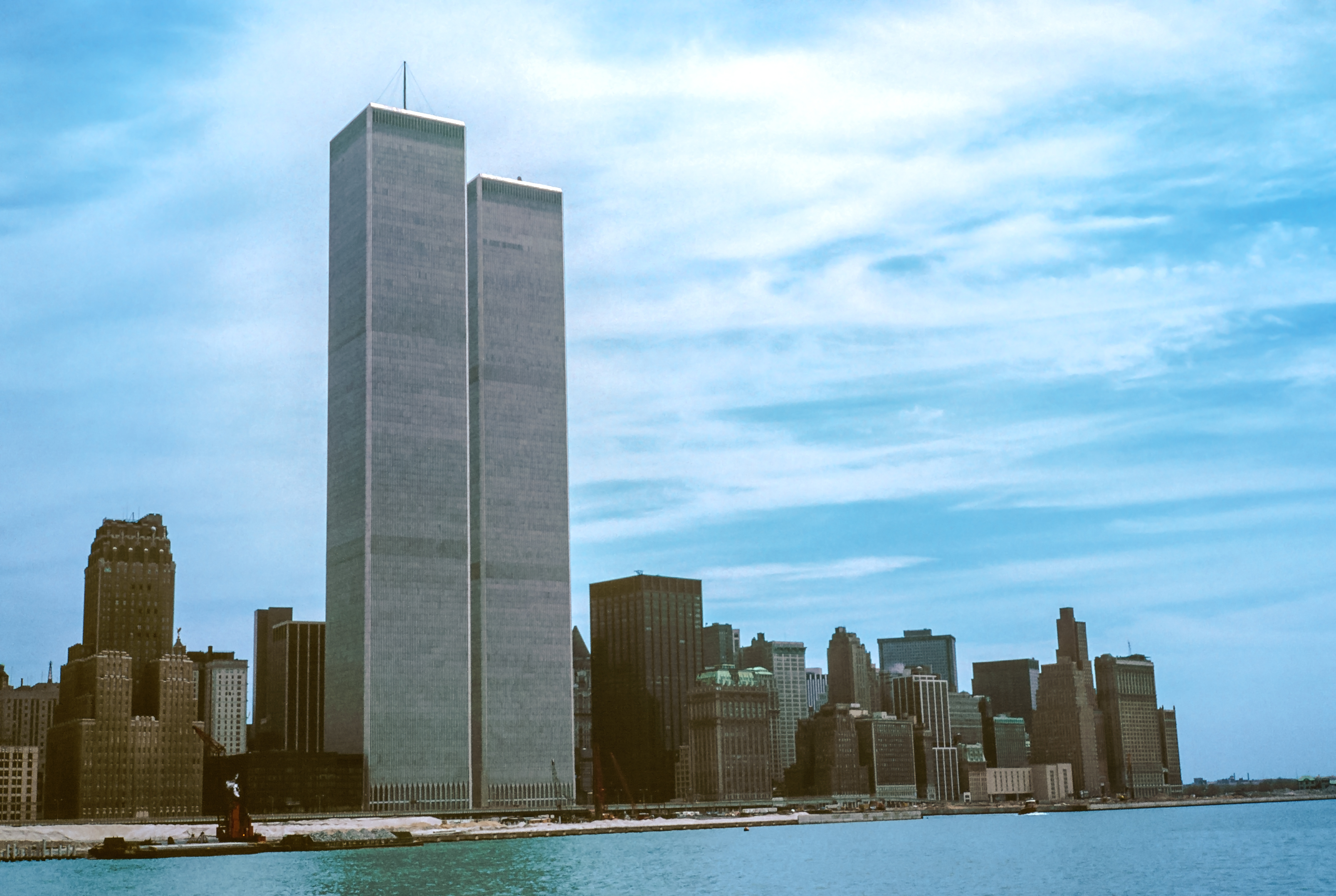 Cine sunt românii care și-au pierdut viața în atentatele din 11 septembrie de la World Trade Center. Azi se împlinesc 25 de ani de la tragedia care a marcat lumea
