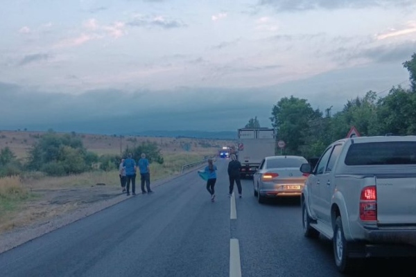 Eveniment rutier grav pe DN1, sâmbătă dimineața Patru persoane au avut nevoie de îngrijiri medicale după ce mașina în care se aflau a intrat într-un cap de pod