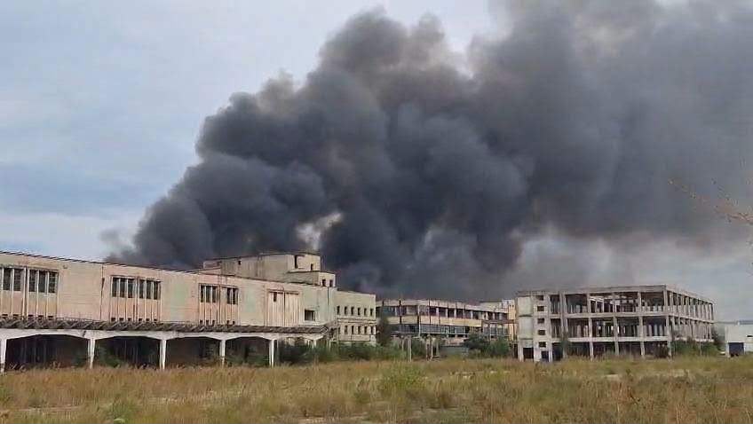 Foc violent și fum dens la un depozit din Drobeta Turnu Severin A fost emis mesaj RO-Alert