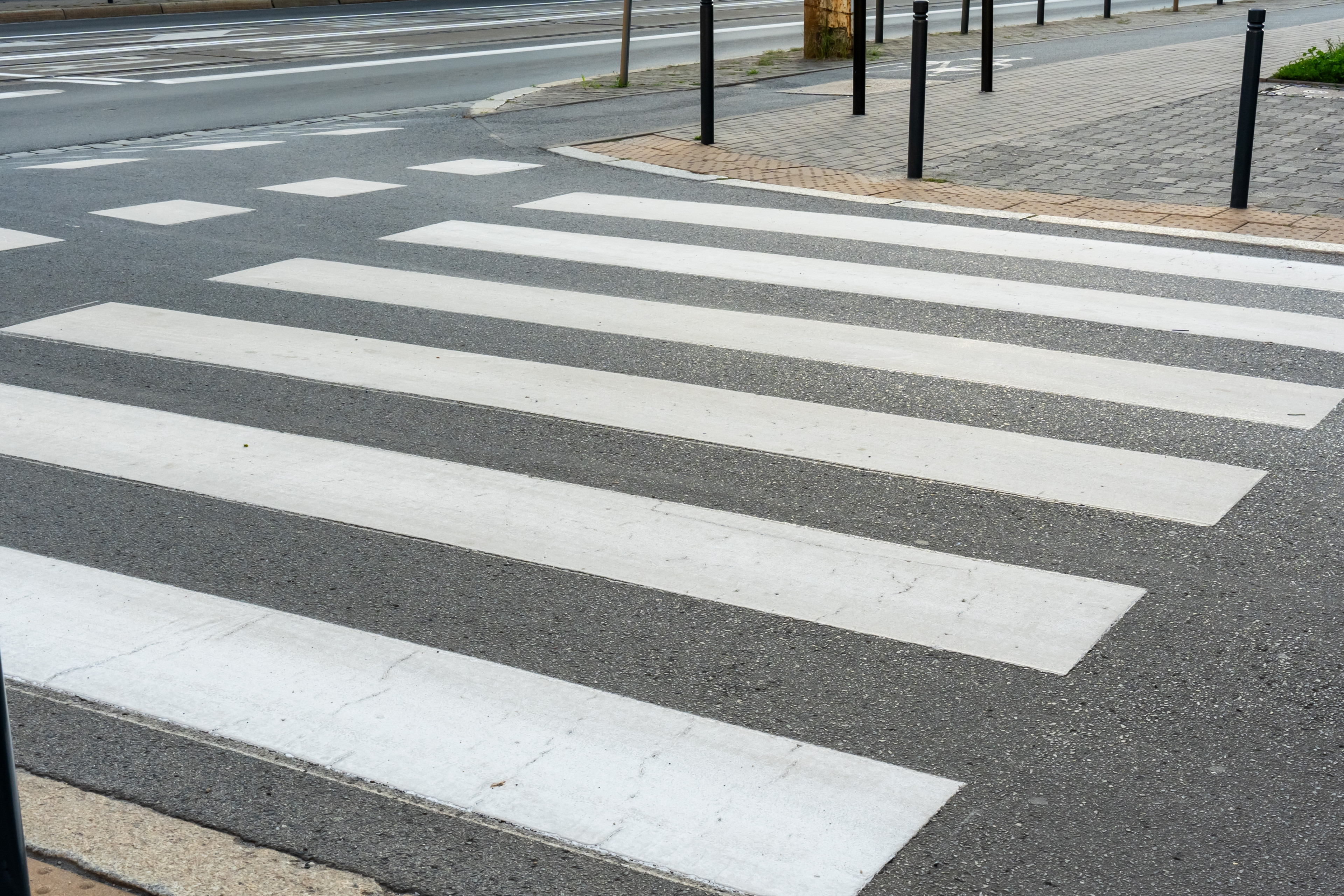 O femeie și-a pierdut viața, iar alta a ajuns la spital, după ce au fost acroșate de un autoturism pe trecerea de pietoni, în Timiș