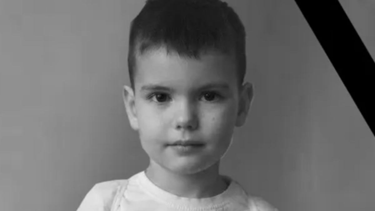 Un băiețel de 5 ani din Bunești, găsit fără viață într-un butoi cu apă. Adrian s-a aplecat după o jucărie și a căzut