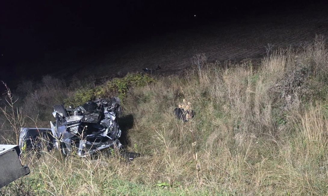 Un tânăr de 32 de ani și-a pierdut viața într-un grav eveniment rutier, la Rădăuți. Autoturismul a fost găsit răsturnat în afara șoselei