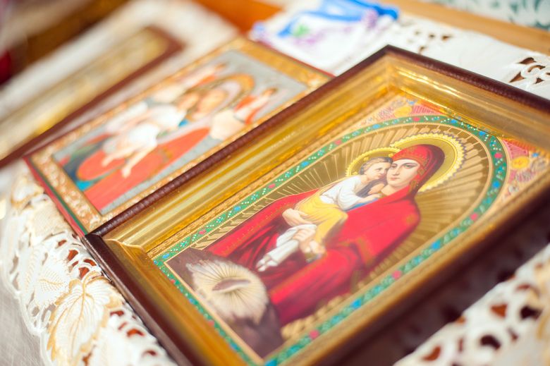 Credincioșii sărbătoresc joi, 1 octombrie, Acoperământul Maicii Domnului, o sărbătoare cu cruce roșie în calendarul ortodox