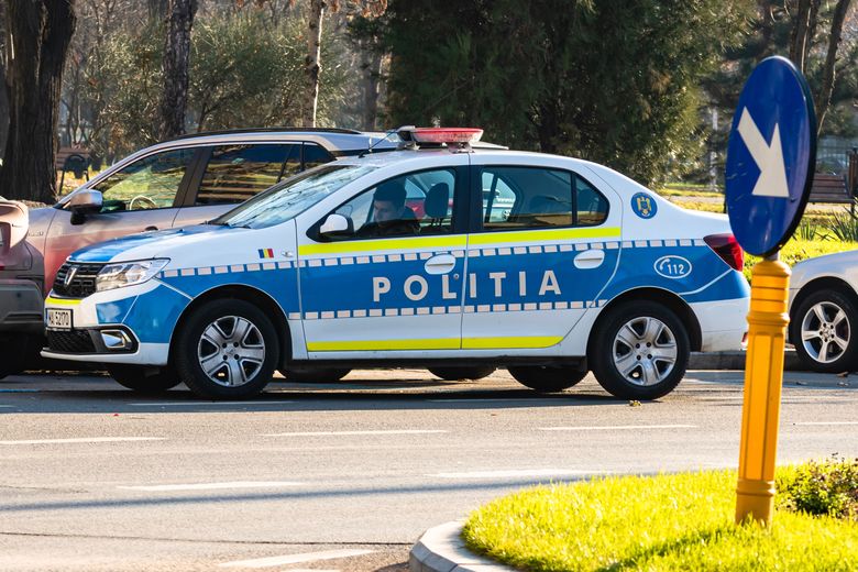 O fetiță de 4 ani a fost lovită de o mașină pe strada Feleac din Mediaș. 