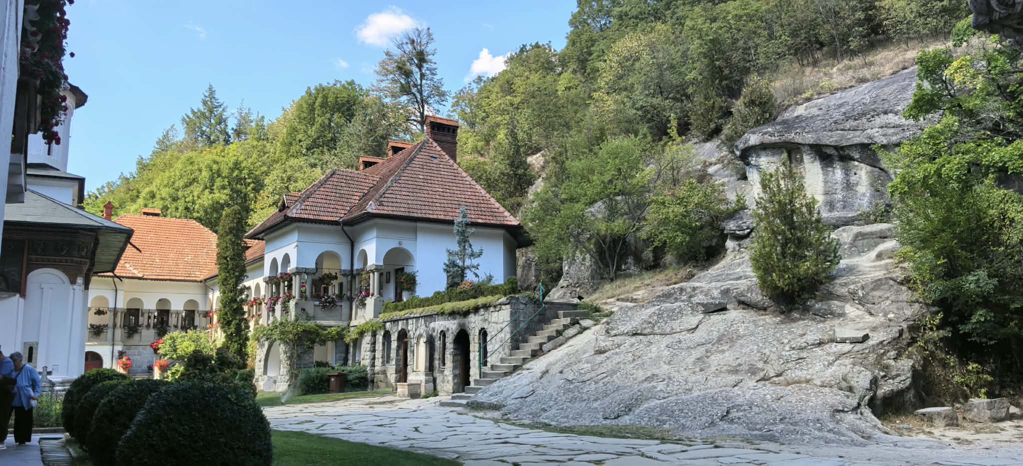 Calendar creștin ortodox luni, 5 octombrie 2026. Sărbătoare cu cruce albastră de Sfinții Daniil și Misail de la Mănăstirea Turnu. Rugăciunea pe care este bine să o rostești astăzi