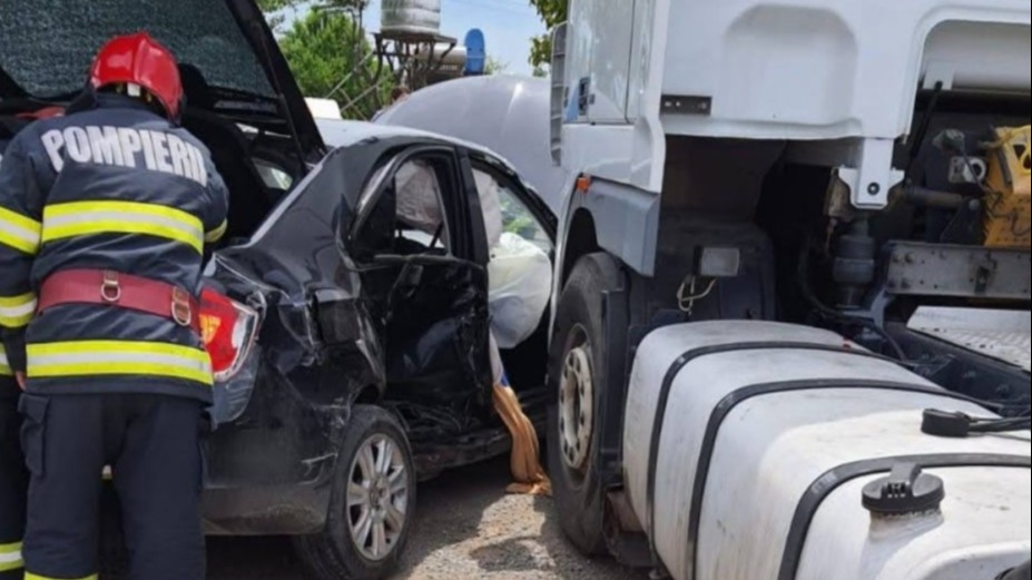 Incident rutier mortal în județul Constanța! Un TIR, o mașină și o autoutilitară s-au ciocnit pe DN38