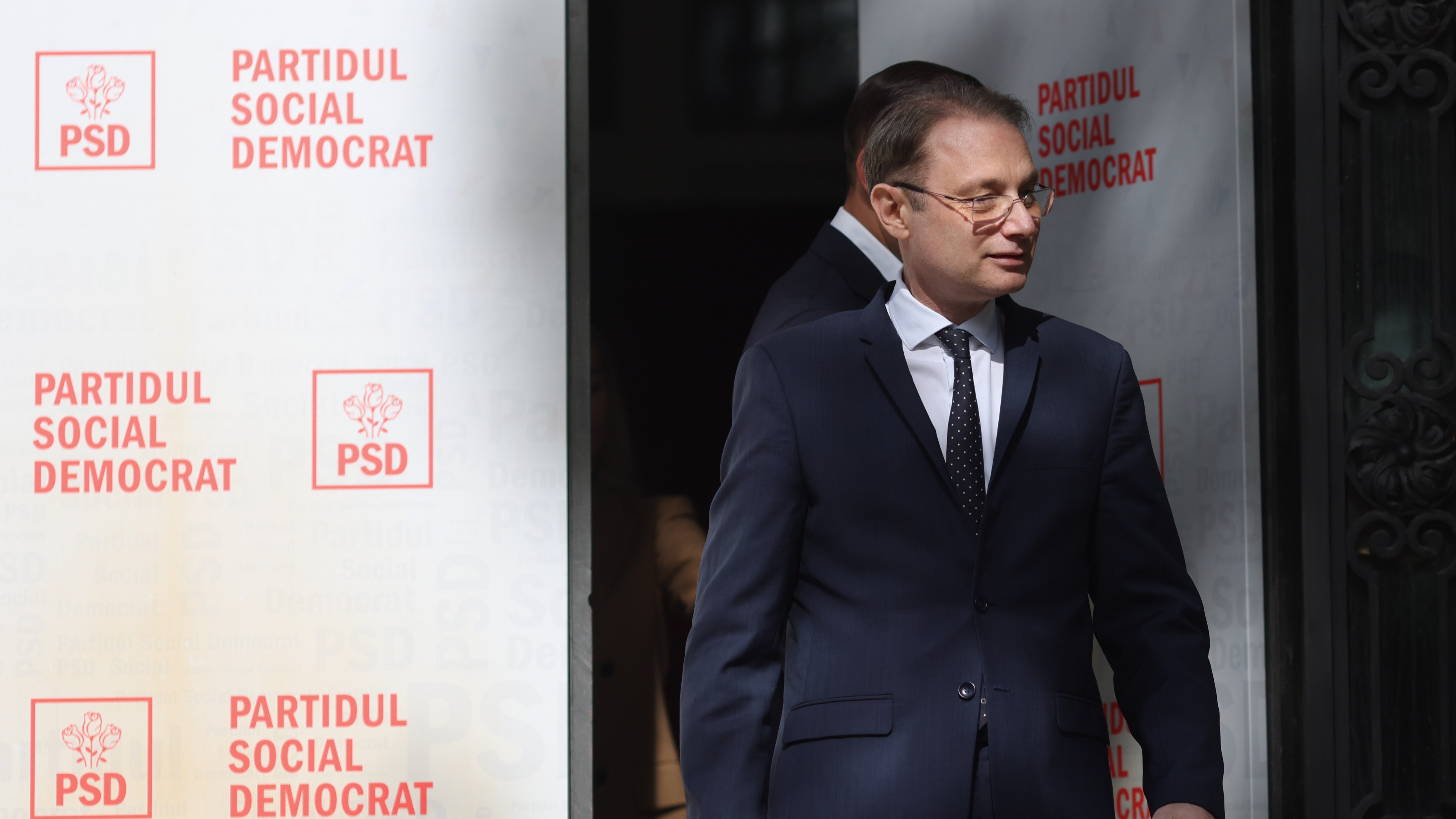 Luca Niculescu, primele declarații după întâlnirea cu PSD: „Am găsit deschidere în încercarea de a găsi soluții”. Cu ce condiții vine Sorin Grindeanu