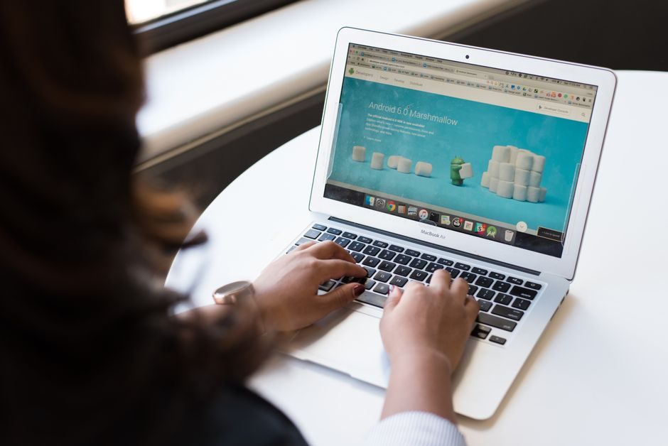 (P) Ce avantaje oferă Magento 2 pentru dezvoltarea magazinelor online în România