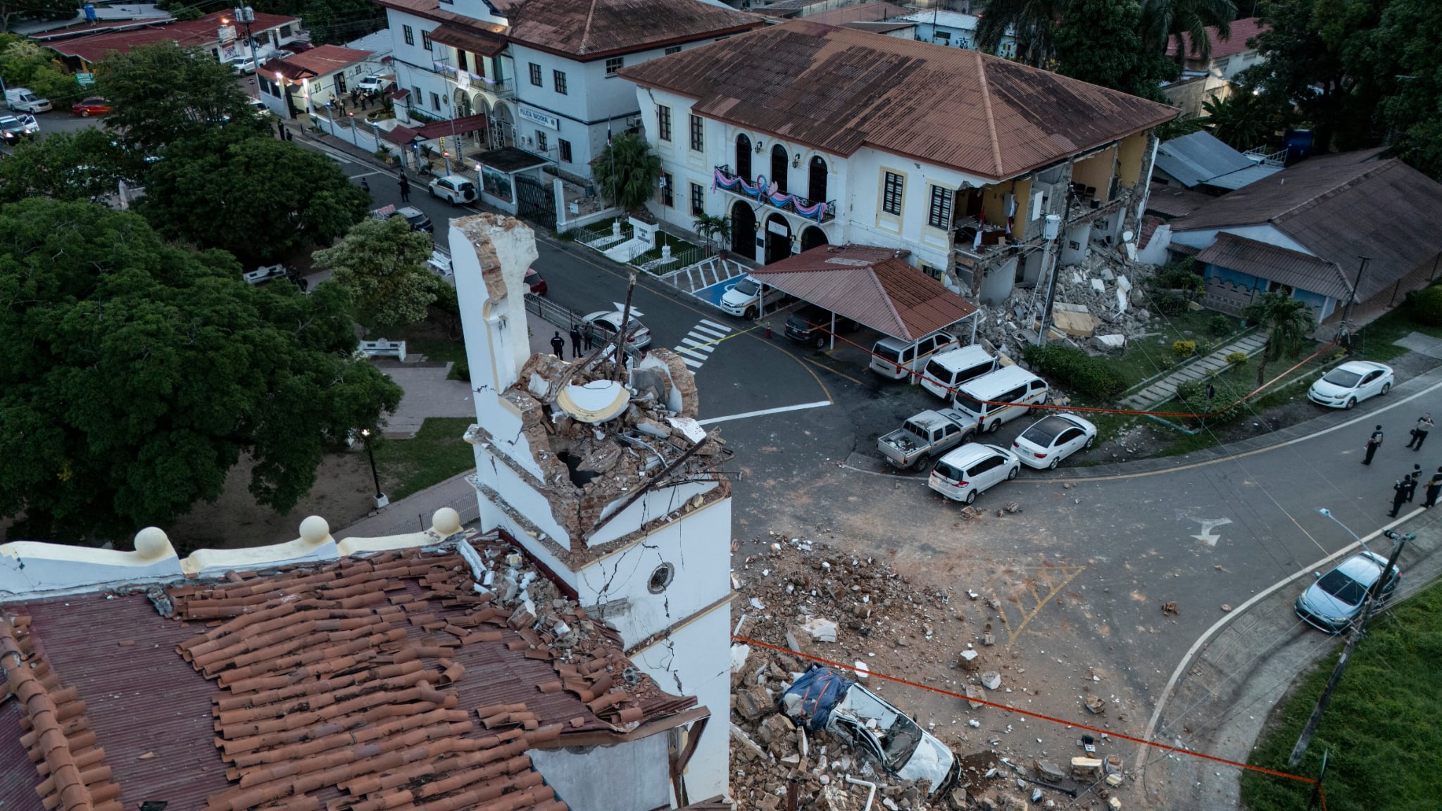 Panama, zduguită de o mișcare seismică de 7,7, urmată de 40 de replici! Mai multe clădiri s-au prăbușit