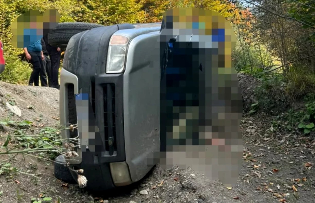 Doi soți din Brașov, găsiți fără viață într-o mașină răsturnată. Familia îi dăduse dispăruți în urmă cu trei zile