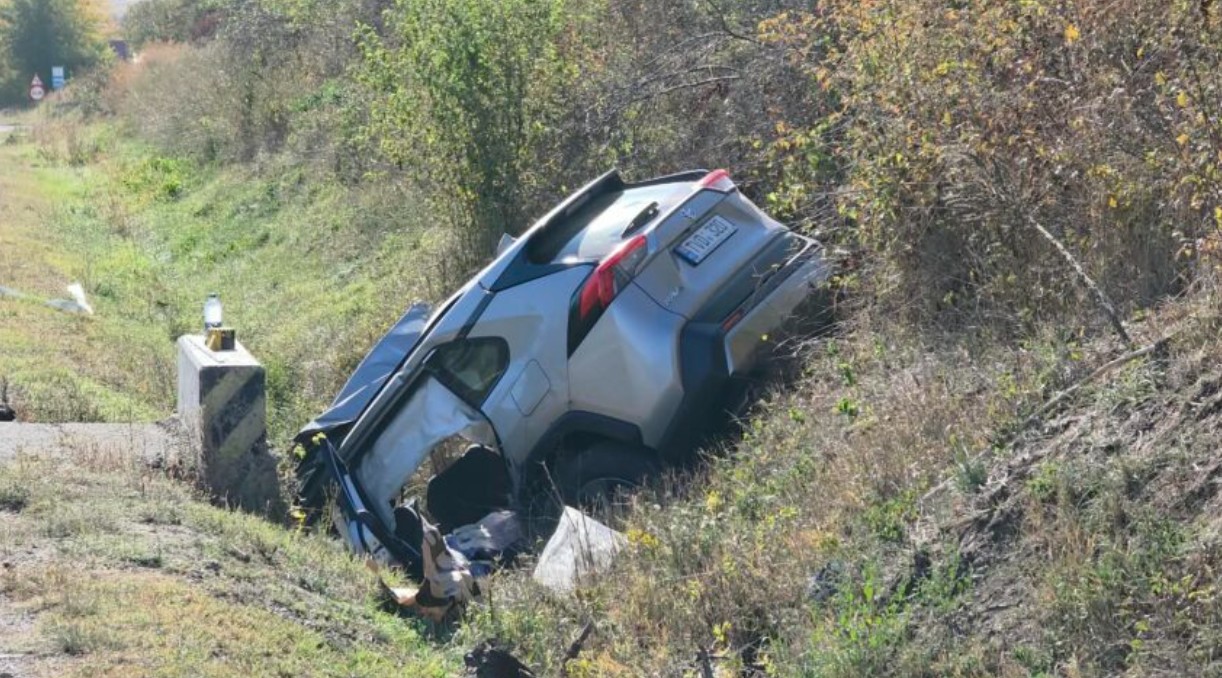 Sfârșit tragic pentru o femeie, în județul Vaslui. Mașina în care se afla s-a izbit violent de un cap de pod