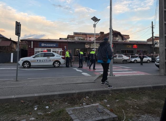 O femeie de 59 de ani și-a pierdut viața după ce a fost acroșată de o mașină în Curtea de Argeș. Victima traversa regulamentar strada