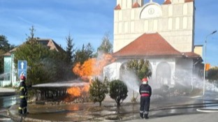 Foc la o țeavă de gaz din apropierea unei biserici din Tălmaciu! Ce se întâmplă cu oamenii din zona afectată