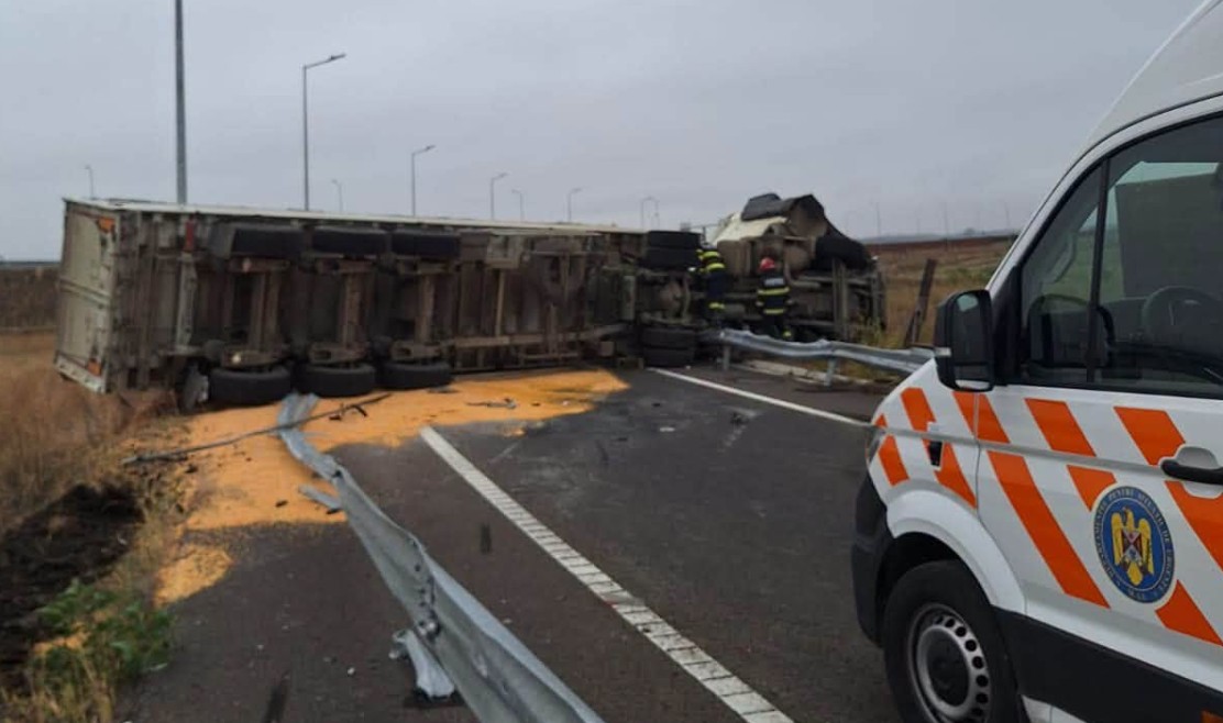 Un bărbat din Botoșani și-a pierdut viața pe Autostrada A7, după ce camionul pe care-l conducea a părăsit carosabilul și s-a răsturnat 