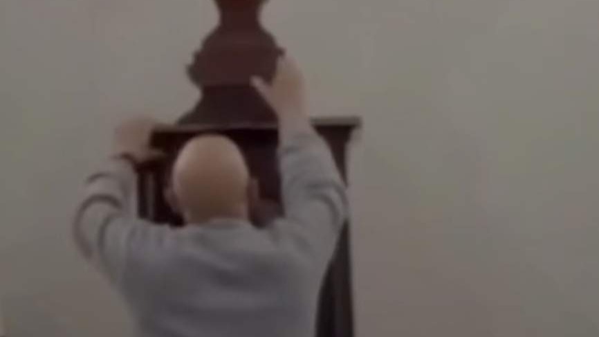 Un nou incident cu un preot lovit de cruce! Ce se întâmplă cu bărbatul în aceste momente