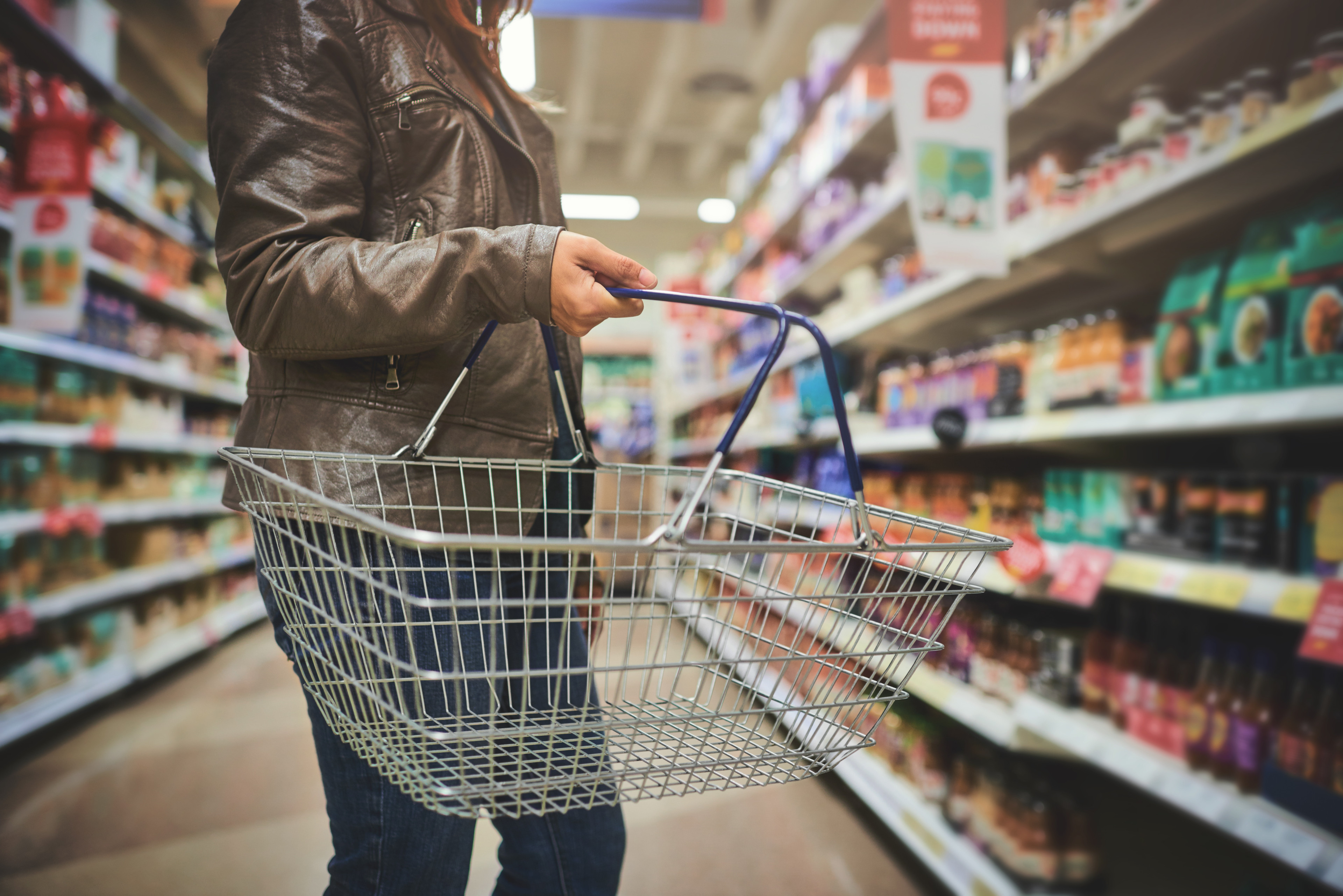 Rafturi goale în supermarketuri, benzinării fără carburant și cursuri online în universități. Este criză de aprovizionare în Italia