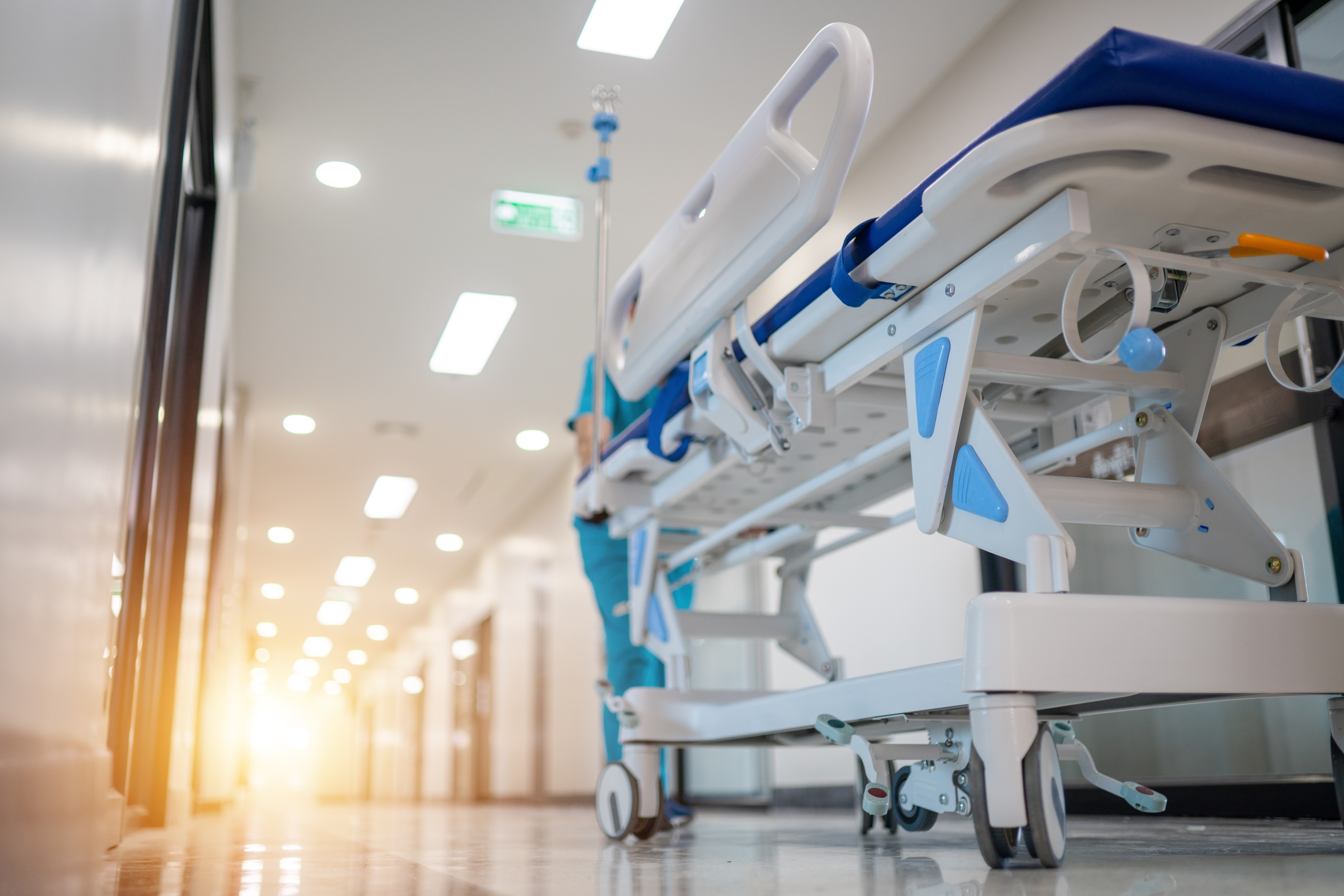Cine este bărbatul de 85 de ani care a intrat în comă după ce a fost scăpat de pe targă, la un spital din Ploiești. Acesta fusese internat pe Secția de Ortopedie