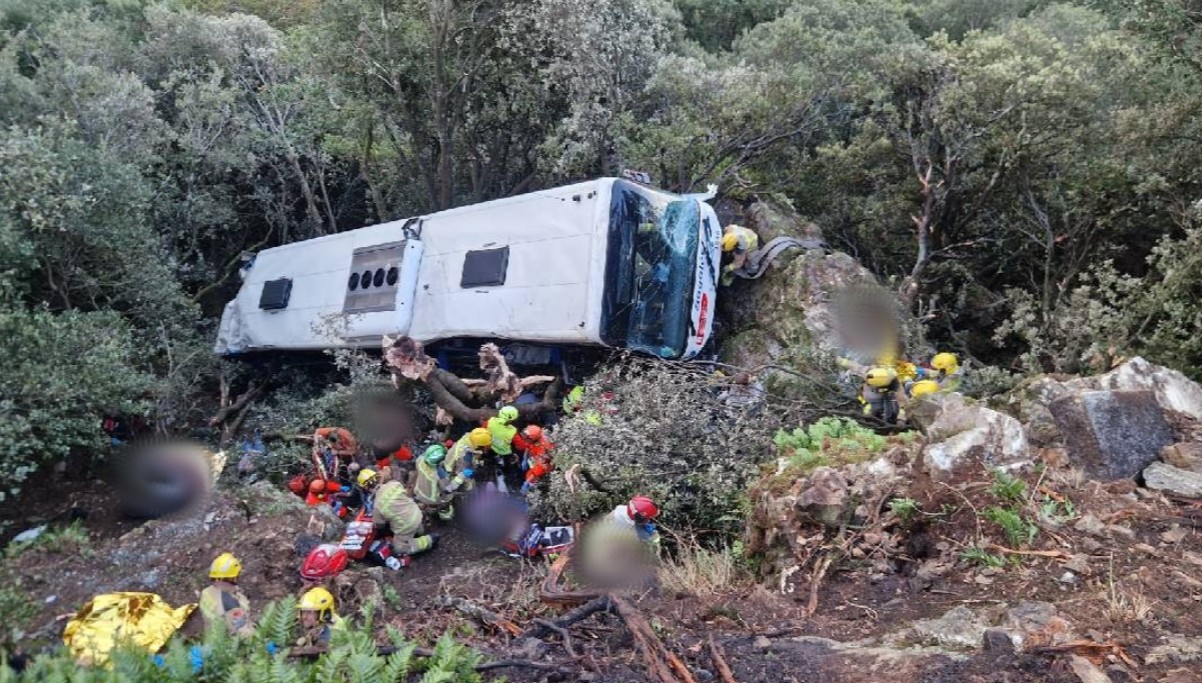 ALERTĂ! S-a activat Planul Roșu după ce un autocar cu peste 100 de pasageri s-a răsturnat într-o prăpastie, în Spania