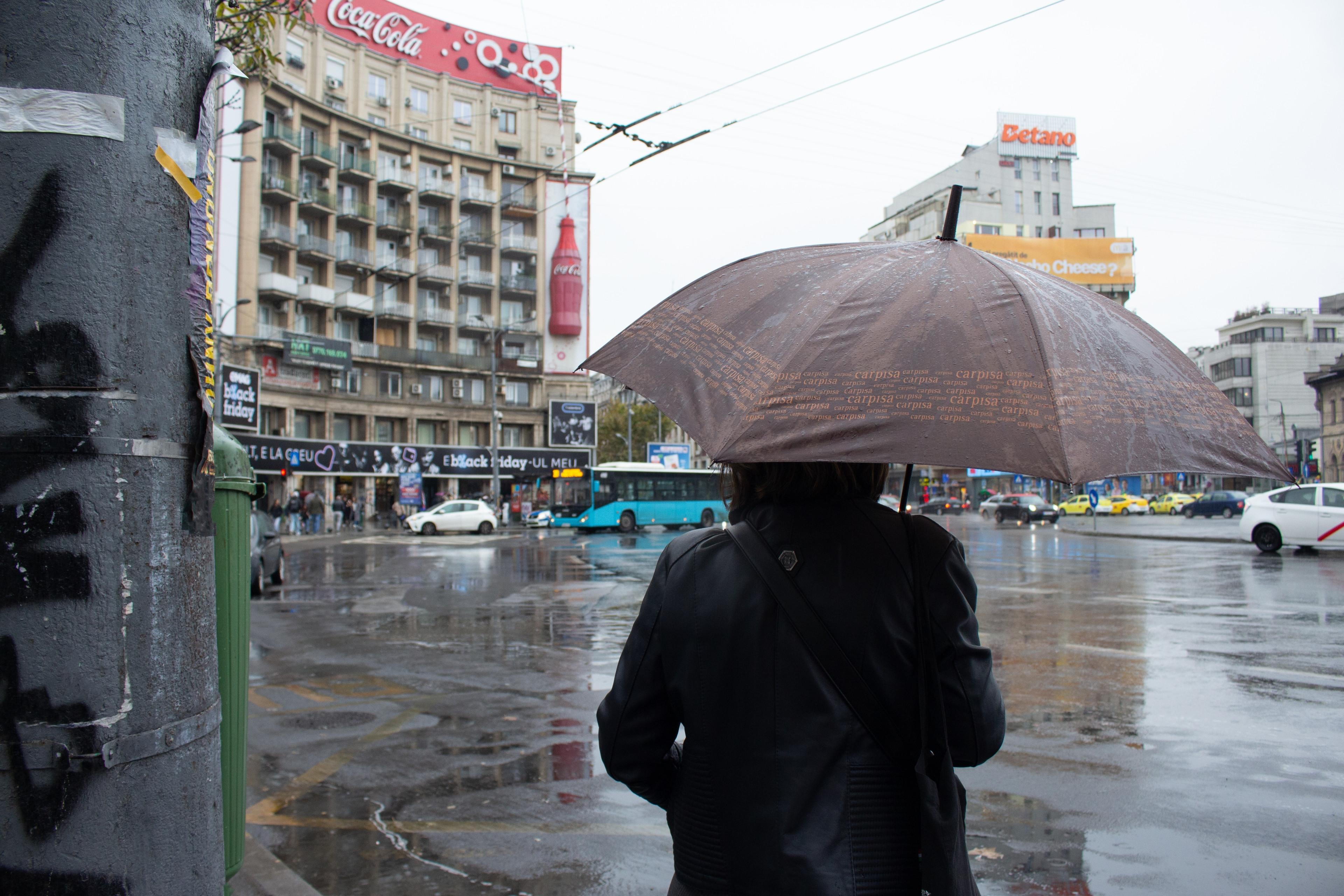 Prognoza meteo ANM vineri, 30 octombrie 2026. Meteorologii anunță ploi, ninsori și intensificări ale vântului! Stratul de zăpadă poate atinge și 15 centimetri