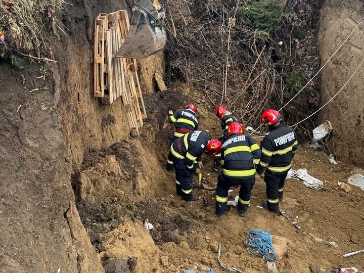 BREAKING NEWS Un tânăr de 25 de ani, prins sub un mal de pământ în Călărași. Autoritățile intervin în aceste momente