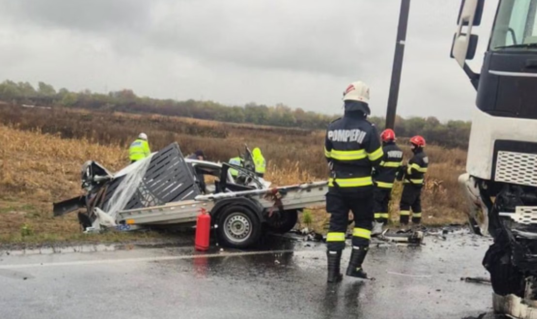 Sfârșit tragic pentru un tânăr de 28 de ani, în apropiere de Caransebeș. A ajuns cu mașina pe sensul opus și s-a izbit de un TIR