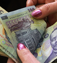 Vesti excelente pentru multi romani: de la 1 decembrie primesc 300 de lei pe luna de la stat! Vezi daca esti pe lista