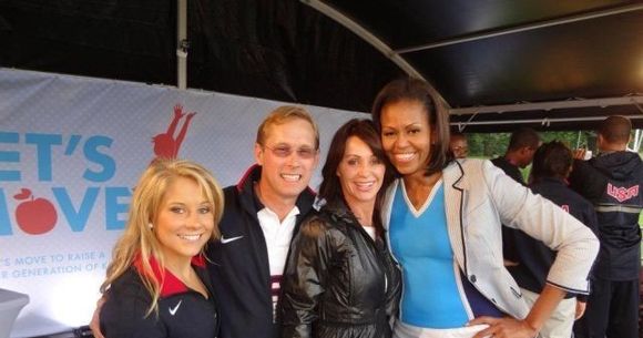 Nadia Comaneci e incintata ca Barack Obama a fost reales Presedinte al Statelor Unite.