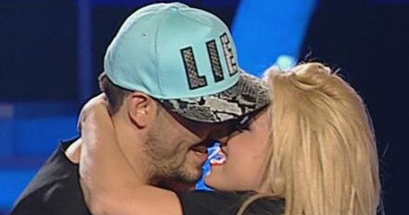 Stefan Stan, superpasional cu iubita lui, la Dansez! A pipait-o si s-a abtinut cu greu sa o sarute!