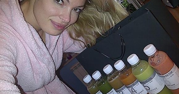 Valentina Pelinel a scapat de cosmar! Fostul manechin se intoarce in Romania!