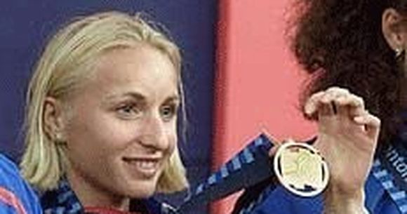 Gabriela Szabo tinuta speciala pentru Regele Mihai