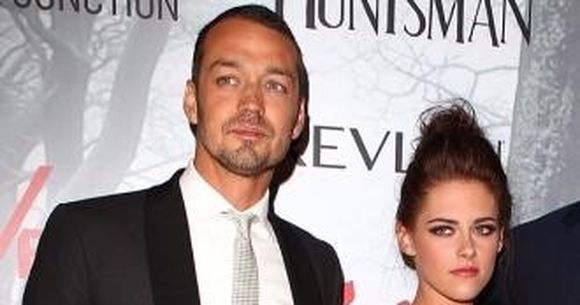 Kristen Stewart NU este concediata din continuarea filmului 'Snow White and the Huntsman’