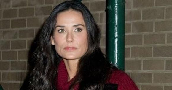 Ashton Kutcher, ingrozit de Demi Moore. Afla motivul !