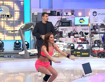 Ana Maria Barnoschi: "E buna gluma, baga 10 flotari!" Uite-l pe Bursucu' cum a trecut la fapte. Nici publicul nu a scapat de "instructoarea de fitness"