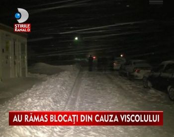 IZOLATI IN MIJLOCUL DRUMULUI. Zeci de oameni au ramas blocati intre nameti VIDEO
