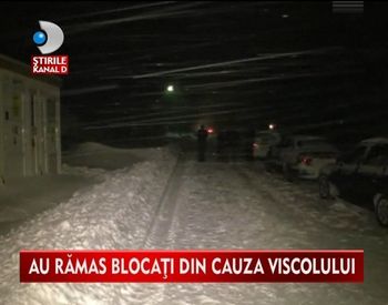 IZOLATI IN MIJLOCUL DRUMULUI. Zeci de oameni au ramas blocati intre nameti VIDEO