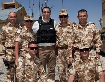 Victor Ponta i-a vizitat pe militarii romani din Afganistan